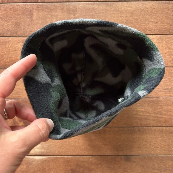 Boys Camouflage Fleece Beanie Size 4-7 years - Picture 2 of 3